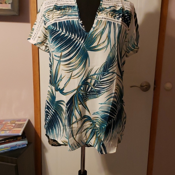 New plus size spring/summer top - Picture 8 of 16